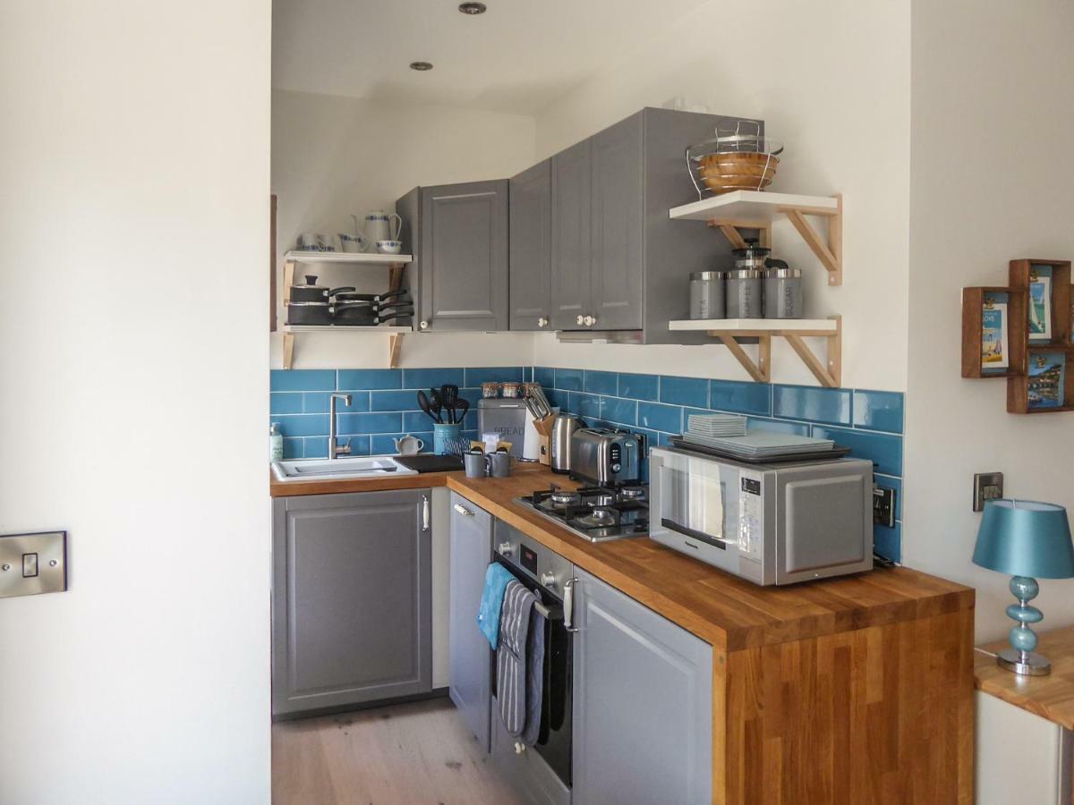 Harbour View Apartment Лу Экстерьер фото